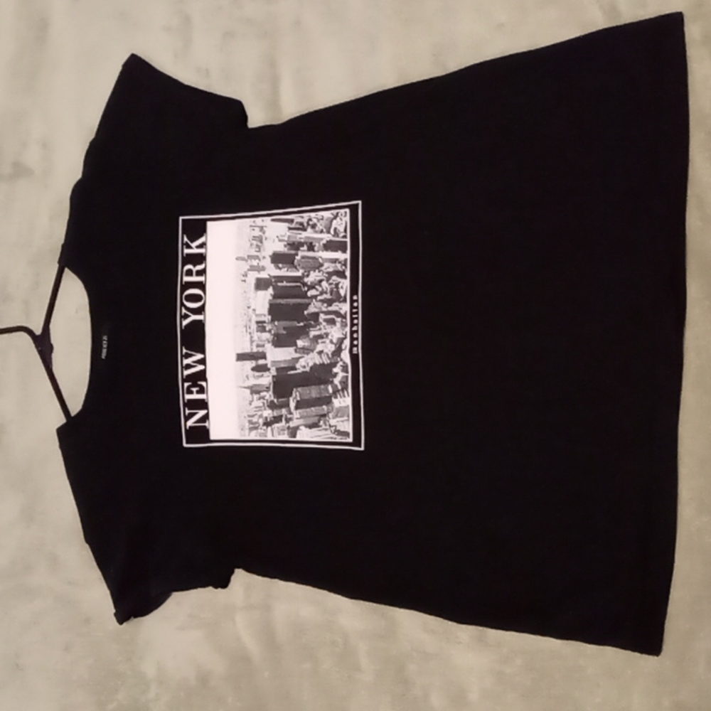 Women's Black & White New York shirt